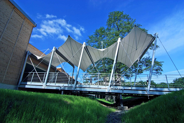 膜結(jié)構(gòu)車棚安裝過程中，剪縫時(shí)有哪些需要注意的事項(xiàng)？