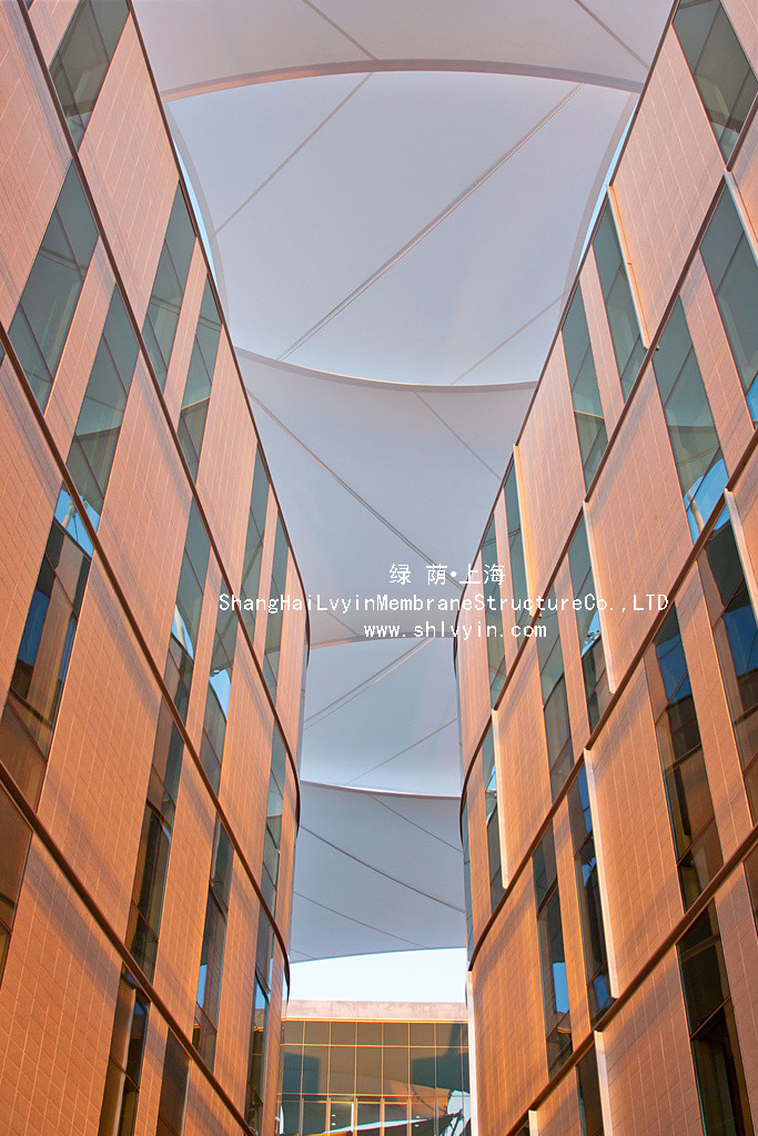 成吉思汗博物館中心桁架柱、梁安裝