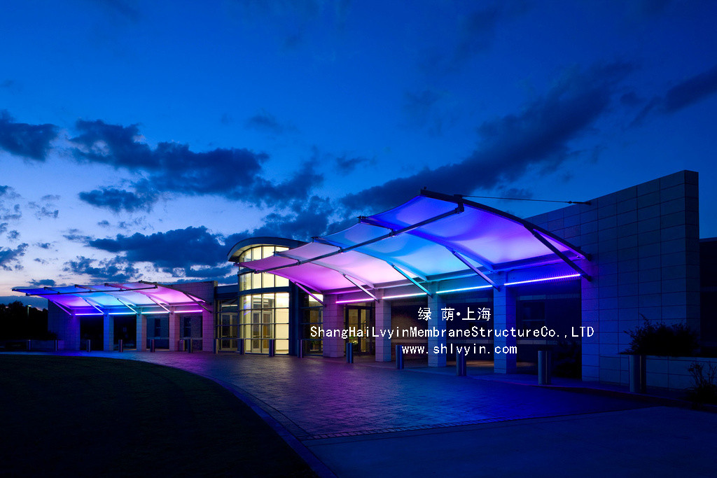 中華全國(guó)總工會(huì)勞動(dòng)模范技術(shù)交流學(xué)校、兩岸工會(huì)交流基地一期室內(nèi)運(yùn)動(dòng)館鋼結(jié)構(gòu)吊裝施工（一）