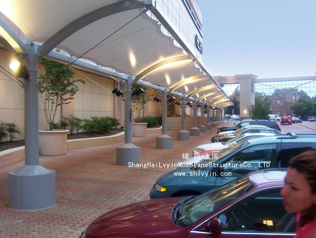 中華全國(guó)總工會(huì)勞動(dòng)模范技術(shù)交流學(xué)校、兩岸工會(huì)交流基地一期室內(nèi)運(yùn)動(dòng)館鋼結(jié)構(gòu)吊裝施工（二）