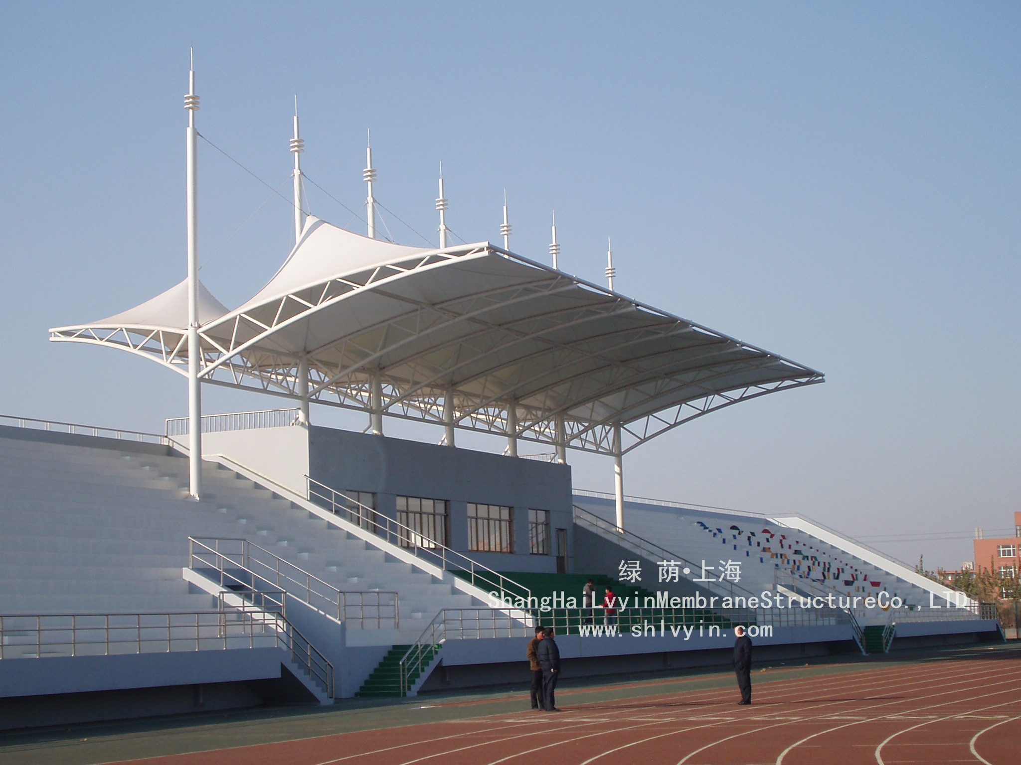 難得一見的索網(wǎng)膜結構風振